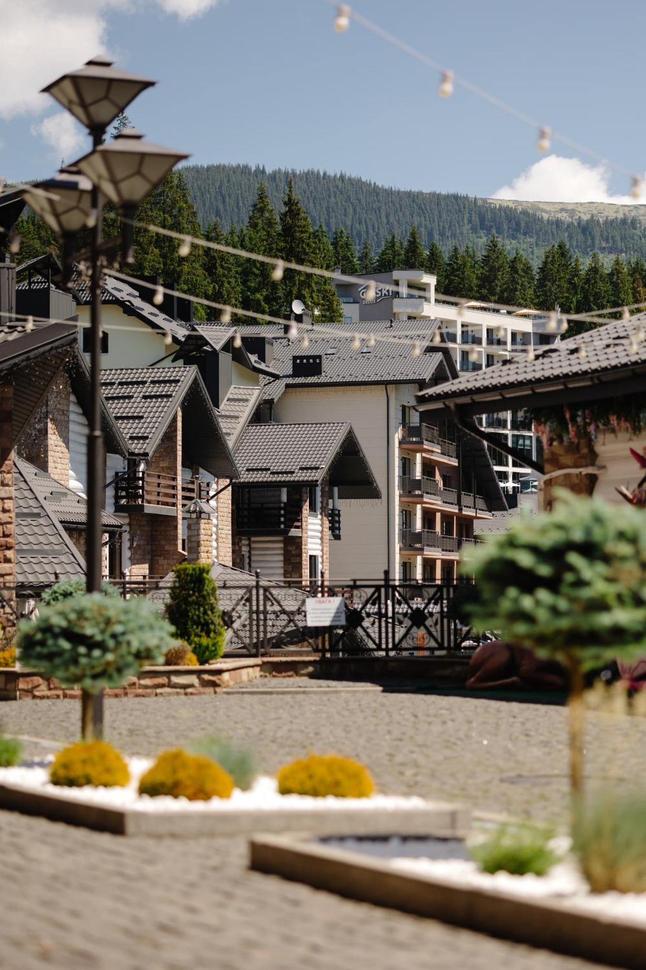 Westhills Cottage Town & Spa Bukovel Kültér fotó